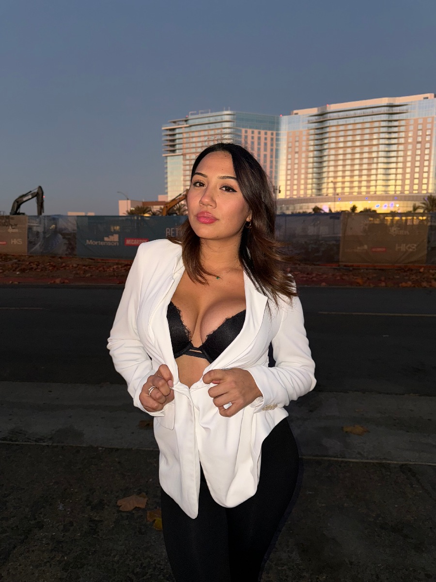 Take a pause and enjoy Ali Cruz — streaming from Dnepr