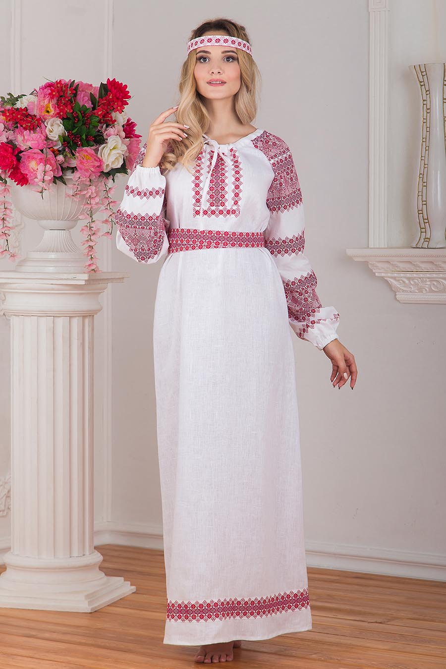 Women in Slavic costumes in Dnepr