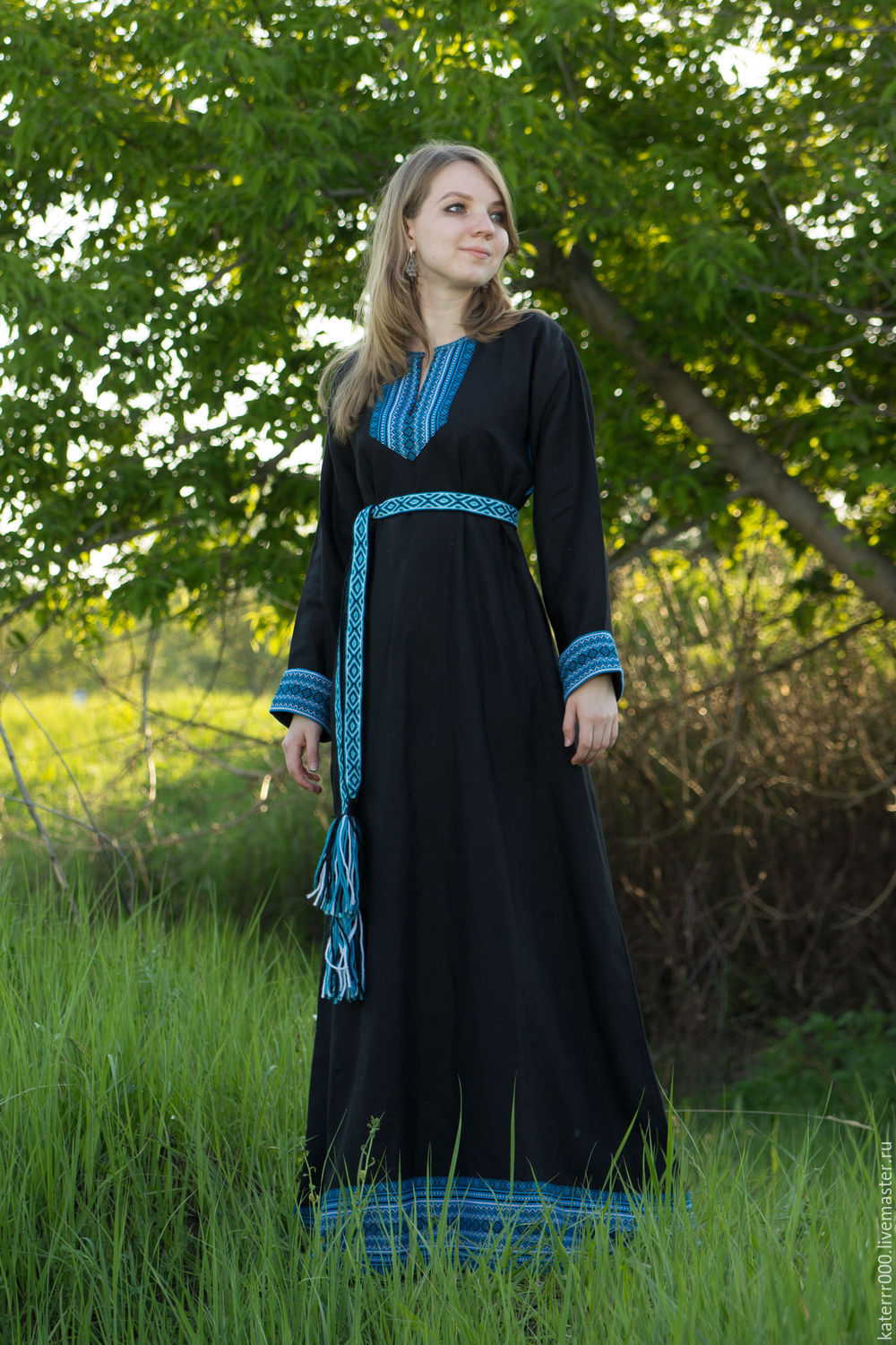 Women in Slavic costumes in Dnepr