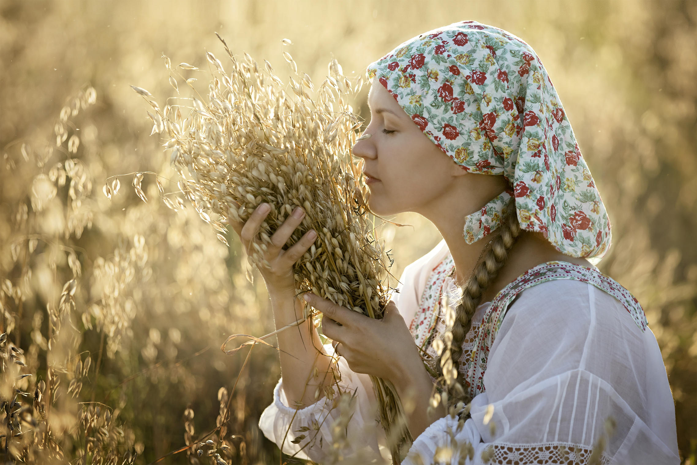 Photo Women in Slavic costumes in Dnepr